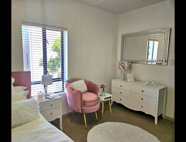 1 BEDROOM APARTMENT FOR SALE IN PINELANDS